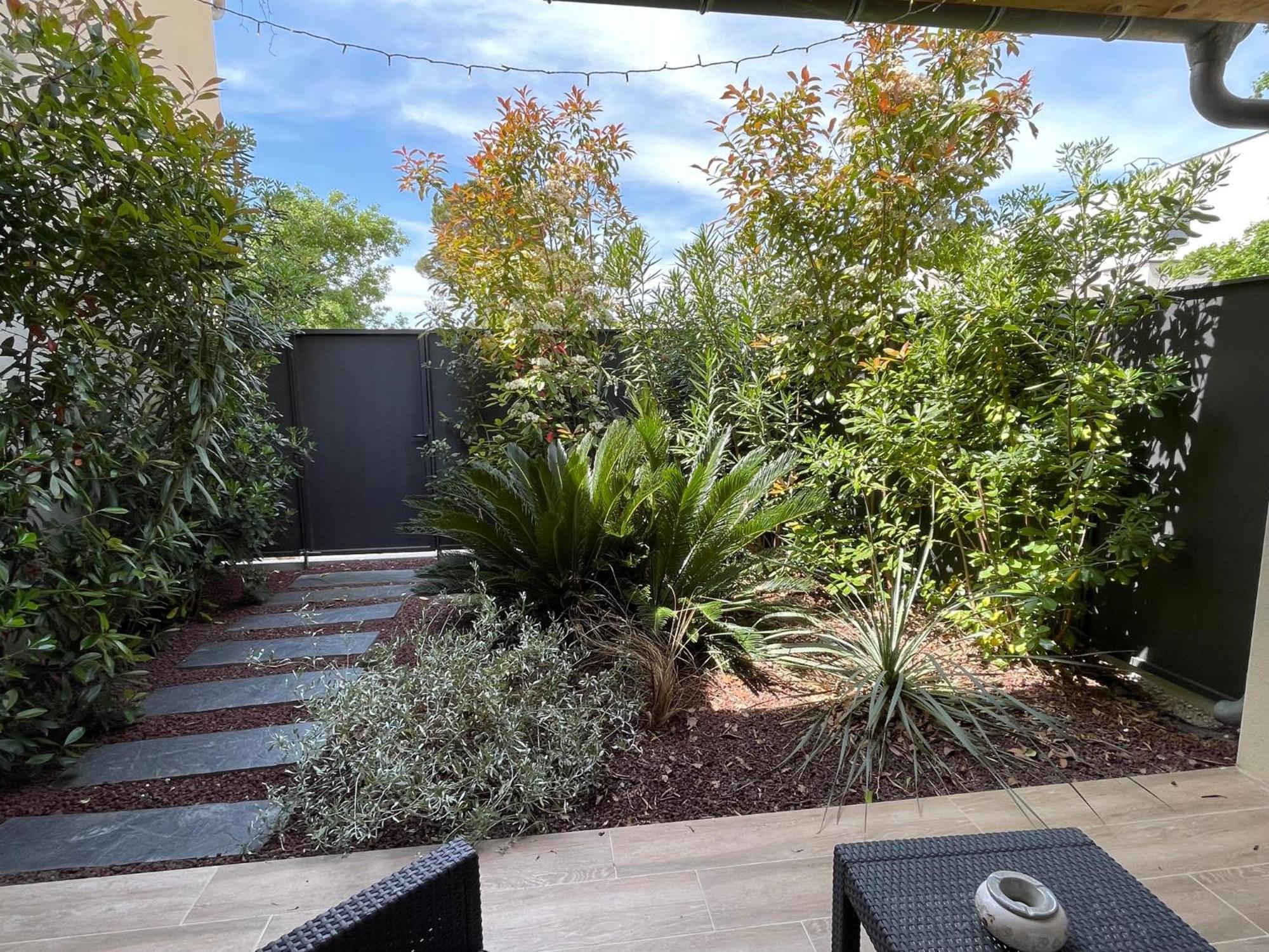 Les Jardins Du Castelas - Piscines, Jardins Et Spas Privatifs Uchaux Room photo